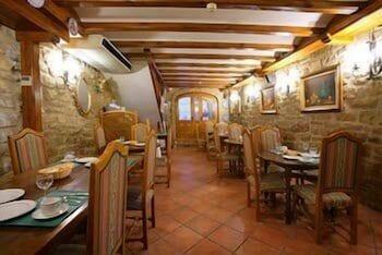 Hotel Merindad De 2*